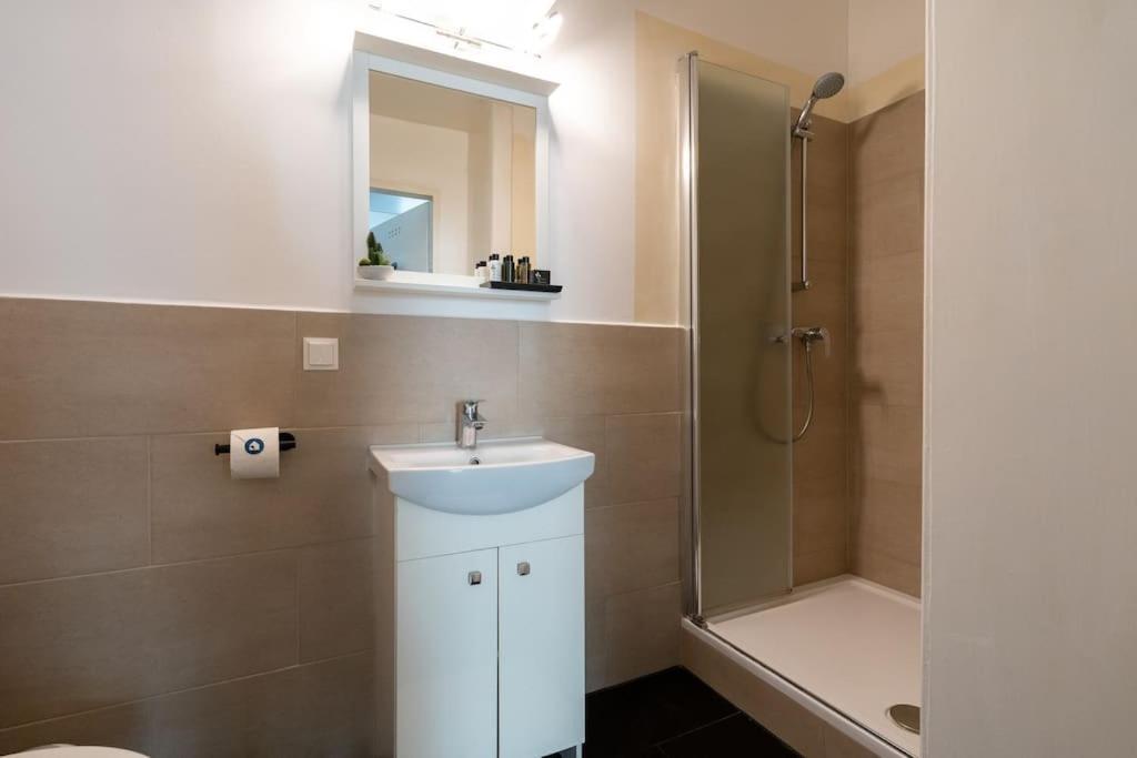 Sleek Studio By City Center By Hm Wien Exteriör bild